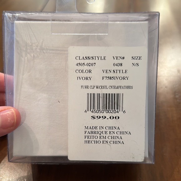 David’s Bridal- Flower clip with crystals and feathers - Picture 3 of 4